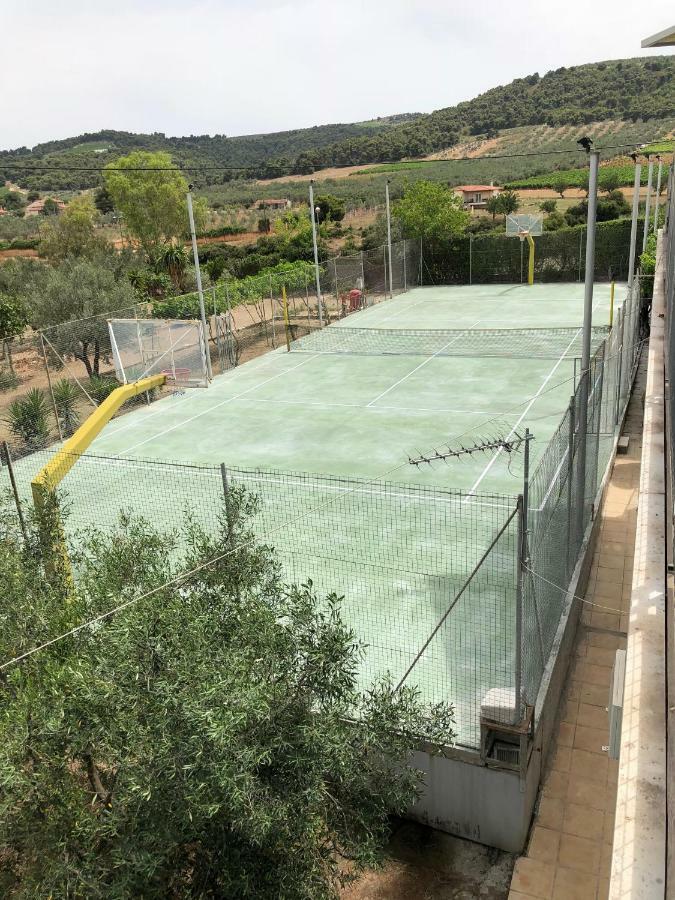 Country Villa Peloponnese With Tennis Court And Pool Zevgolateíon Zewnętrze zdjęcie